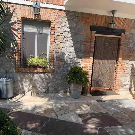 Apartment Con Jardin